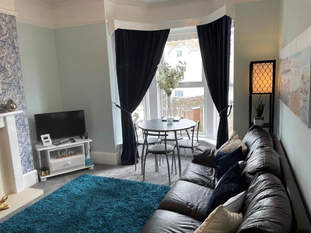Seaview Apartment With Parking Exmouth Eksteriør bilde